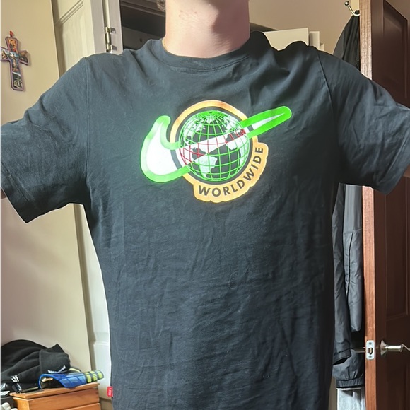 Men’s Nike Worldwide tee. - Picture 5 of 5